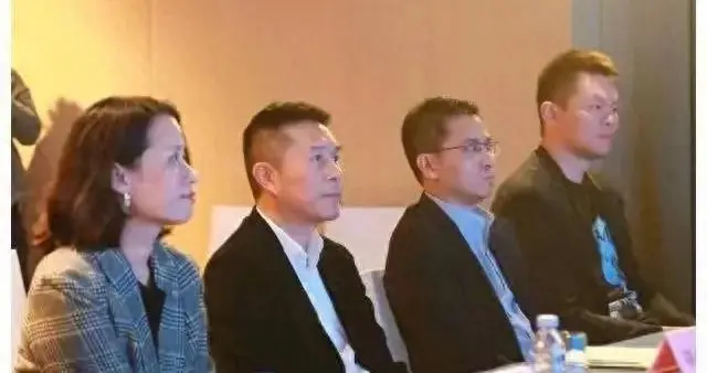 广东宏远今日早报：主场票房创十年新低，朱芳雨参加紧急会议！