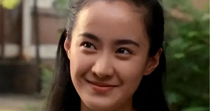 嫁大13岁名导被捧红，丈夫病逝后退出演艺圈，58岁至今未婚无子嗣