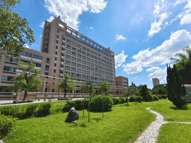 上饶师范学院，为什么弃用“赣东北大学”？