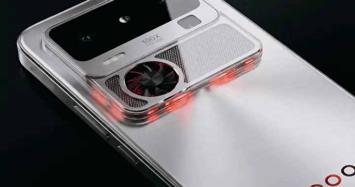 iQOO 16渲染图曝光，亮银直角边框+外置散热，这设计确实很亮眼