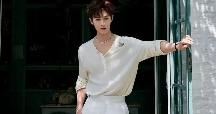 你们知道会穿薄针织衫的男人有多性感吗？