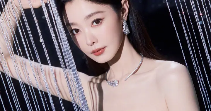 宋轶闪亮抹胸连衣裙，好曼妙的身姿