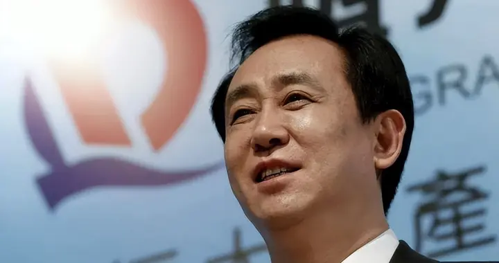 是认罪悔罪还是演戏？许家印当庭低头了，162万业主血泪谁来偿？