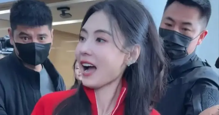 张柏芝澳洲过女神节，厨艺不错给儿子做了腊肠蒸饭，母子互动温馨