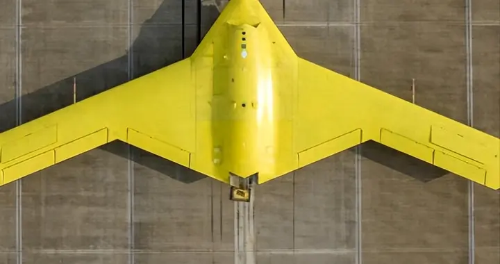 彩虹七首飞画面曝光！27 米翼展碾压全球，未来要取代轰炸机？