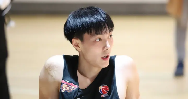 应对网络暴力胡明轩是最高明的，生活和球场分开，不理睬、不回应