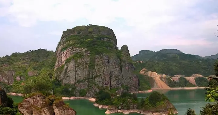 铜钵山留守红军浴血奋战，三将领牺牲，一妻子苦等七十二年