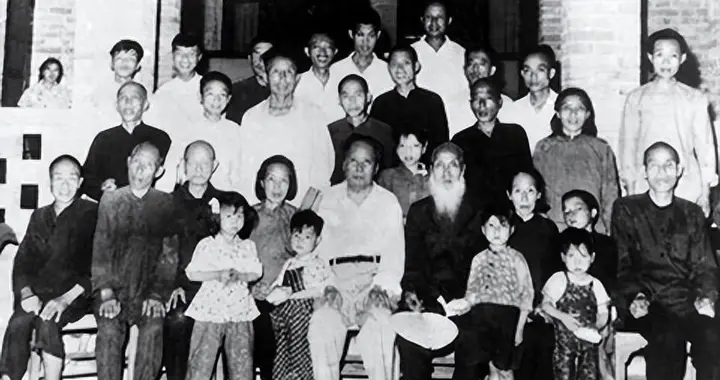 1959年毛主席回到韶山，老妇紧拉痛哭，主席三声呼唤令人动容