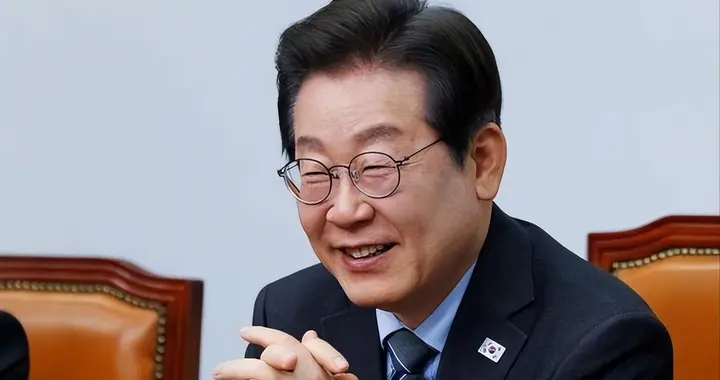韩国变天了！李在明双线清算军政旧势力，一举破解青瓦台魔咒？