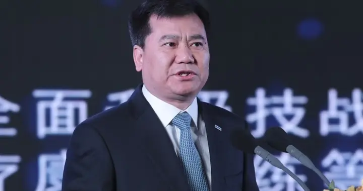 63岁的张近东：千亿债清零，身家散尽，南京街头三分钟看尽悲凉！