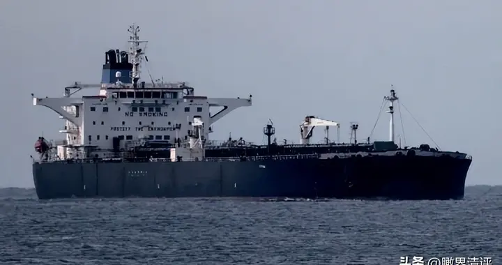 马克龙惹下麻烦，连扣3艘俄油轮激怒普京，亲自下令海军全面出动