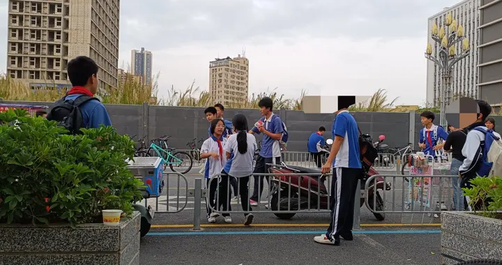 当今社会的分层，从小学初中就已经开始了，原因令人气愤！