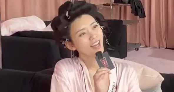 奚梦瑶回应重返维密：还是很开心的，对我来说也是一个回归