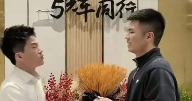 董宇辉在新京报节目中回应被黑：会听反馈，但不会被别人掌控！