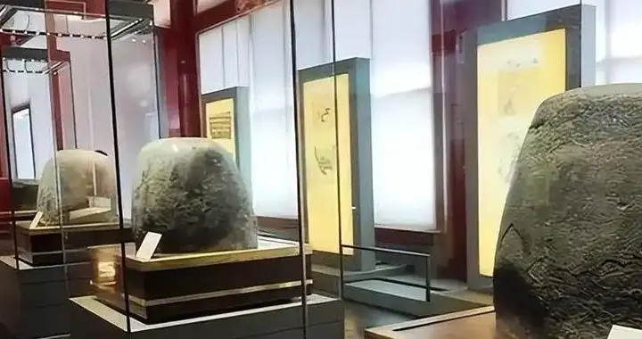 1948年，成都机场十块石头因太重被弃运，没想竟是中华第一古物