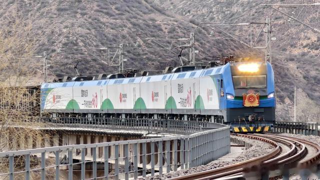 瞒不住了！中国最会赚钱的铁路，竟不是京沪高铁？