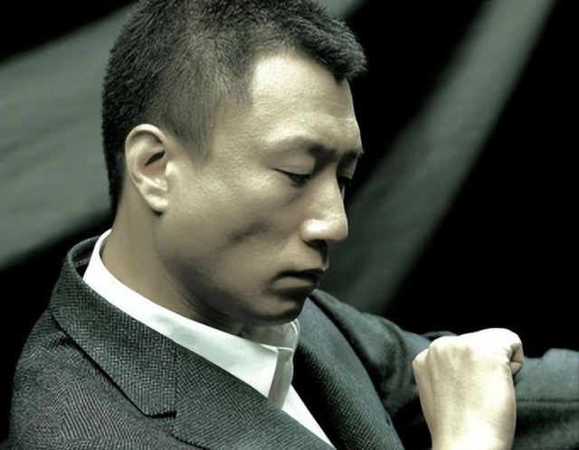 三年无戏可拍，曾经风光无两的“颜王”孙红雷，如今在干什么