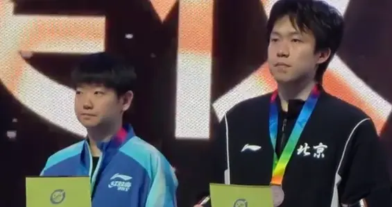 国乒混双新星登顶，球迷暖心激励“莎头”