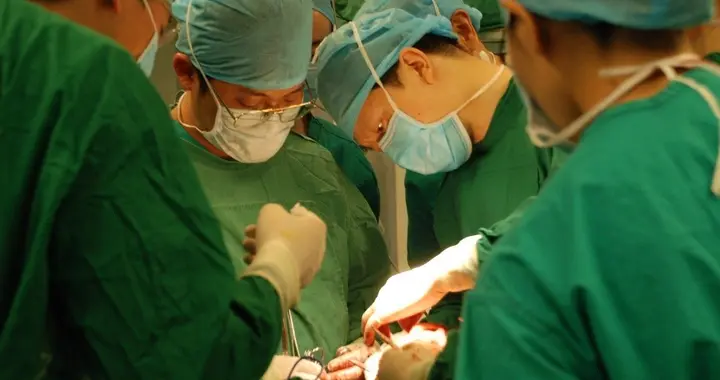 上海九院 “自体全脸预构重建技术” 获《颅面外科杂志》主编高评