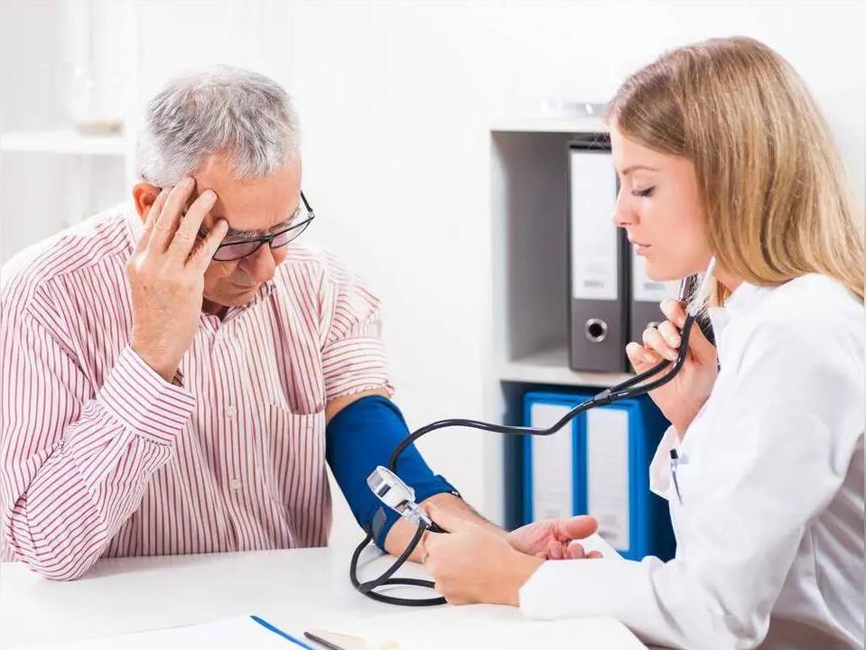 47岁阿姨坚信“一日四餐”能降血压，坚持半年后，血压是升是降


“我觉得一日四餐真的可以帮我控制血