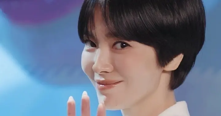 宋慧乔品牌代言现场美拍，短发精致利落，很有气场