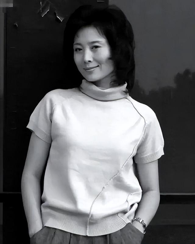 61岁演员郑铮去世，丈夫悲痛发讣告，最后露面照曝光令人惋惜