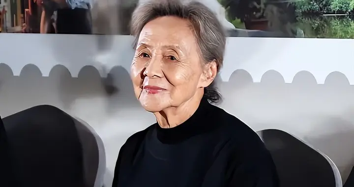 养儿未必就防老，87岁吴彦姝独居北京，唯一女儿却定居国外18年