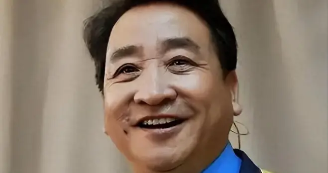 移民传闻真相大白后，75岁姜昆近况曝光，难怪47岁女儿成“心病”