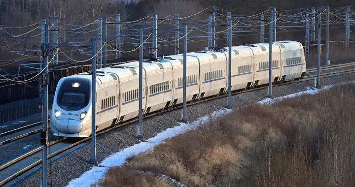 我国开车都是靠右行驶，为啥高铁却是靠左行驶？