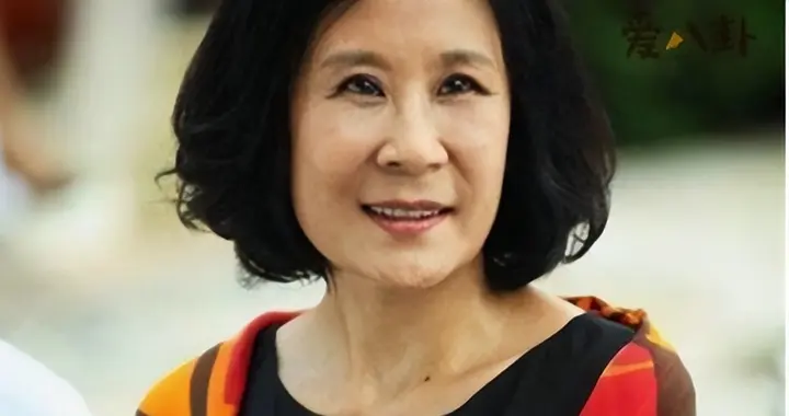当众抽烟、出言不逊，拿了法国国籍的她，如今彻底沦为底边角色