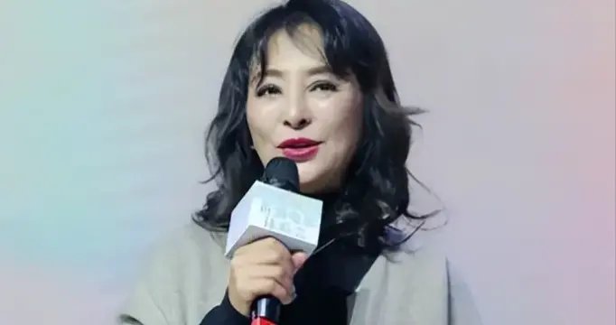 一婚嫁日本人，二婚美国、三婚法国，就是不嫁中国的她，现状如何