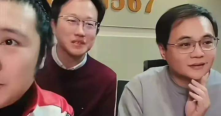 德云社高峰直播回忆，和裘英俊首次合作，认识五分钟，就登台演出