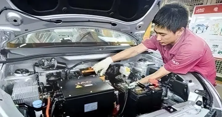 修不起的电车：20 万新车，一个卡扣要价 13 万？