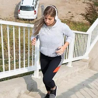 小月轻说：53岁刘大勇平时加班猛、烧烤啤