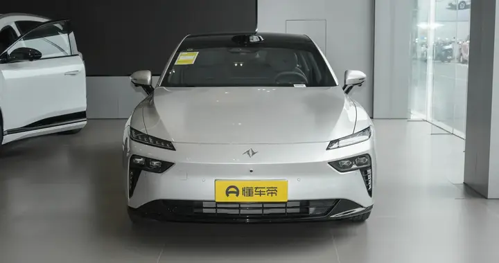 东风奕派007+试驾：15万级“全能好车”，颜值轿跑＋无焦虑续航！