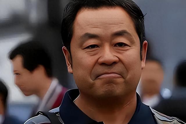 把队员打到骨裂，私吞奖金养狼狗防队员偷跑，黑心教练终将遭报应