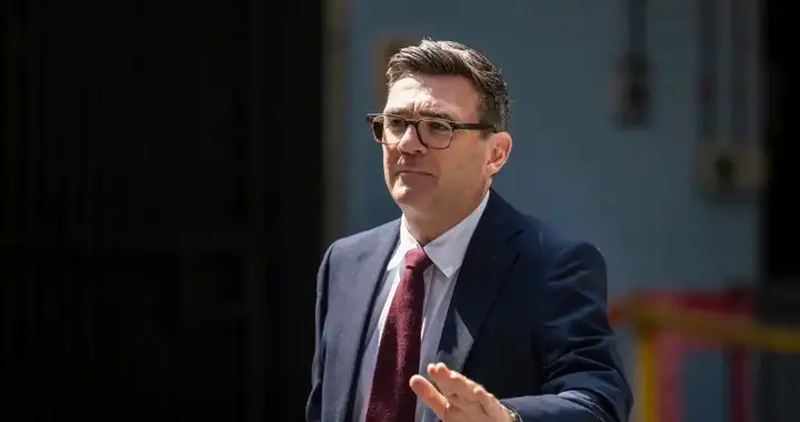 英新首相如何对中国，谁说了算？