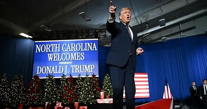 特朗普年终成绩单出炉：支持率崩盘至38%，年轻铁粉都后悔了！