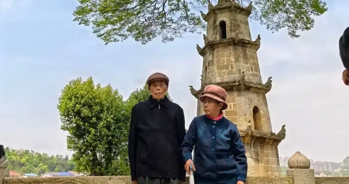 戎马藏锋守初心，温厚传家映晚晴