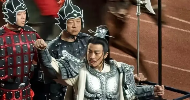 何润东扮霸王助阵，宿迁2:0赢南京：这才是文体融合该有的样子