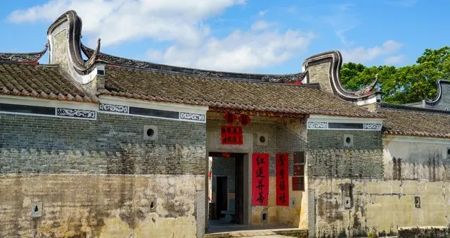 “莫须有”与乡音：一个语言、历史与现实交织的瞬间