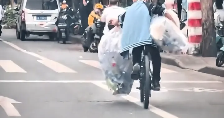 安徽1高中男孩，因家庭负债，在黑板上留言求学长学姐给他留瓶子