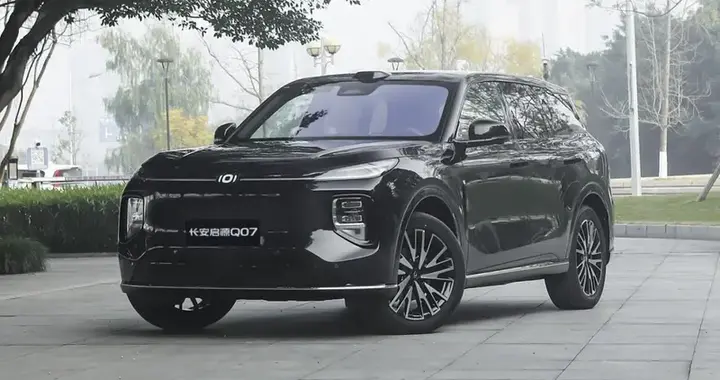 贯穿灯带+激光雷达，长安启源Q07如何同时取悦两人？