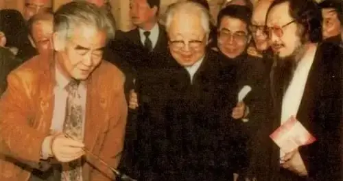 启功26岁临摹的《灵飞经》，媲美钟绍京原作，外行却骂：俗不可耐