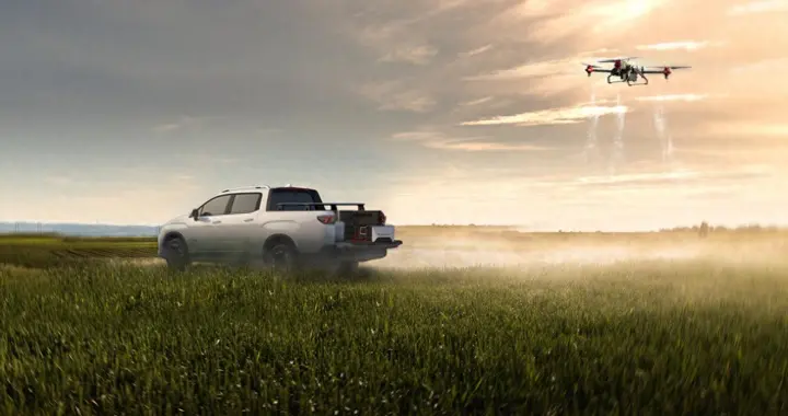 无人机飞手专属权益上限！吉利新能源皮卡携手飞手共绘新时代图景