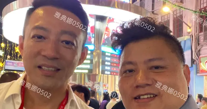 汪小菲虽然瘦高个但本人并不帅皮肤黑脸上还有斑双眼皮割得很奇怪