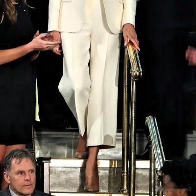 九九分享：你相信美国第一夫人、唐纳德.特