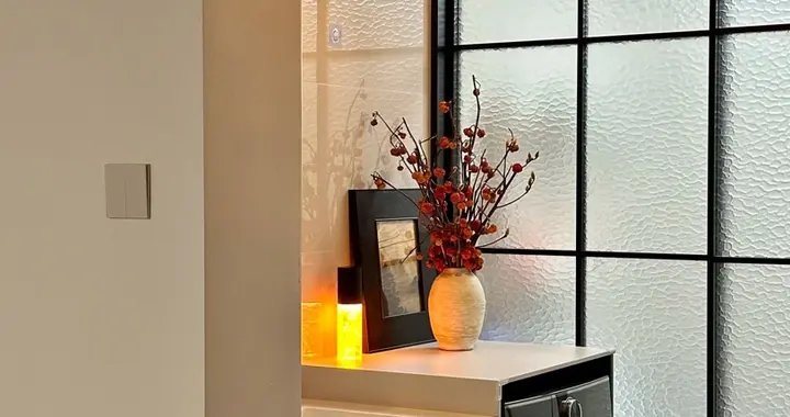 山东夫妇拒绝过度装修，大白墙不造型只走石膏线，全屋没一丝俗气