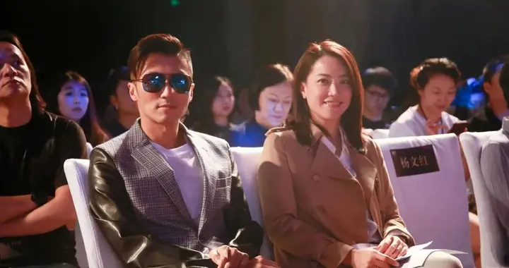 捧红谢霆锋容祖儿Twins，39岁未婚生女：巨星背后的女人有股狠劲