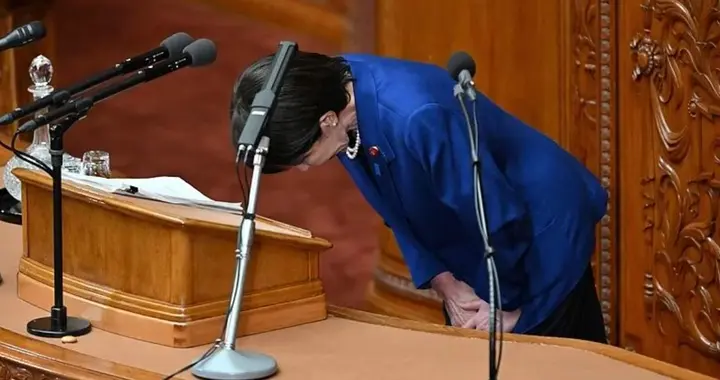 硬扛中国39天，高市终于改口：只有美国打上门，才符合存亡危机？